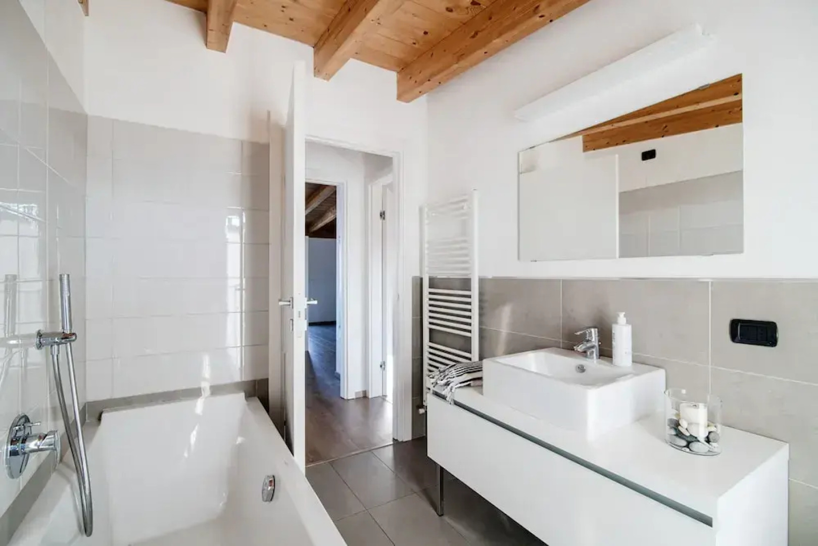 MyHomeInComo -  White Attic