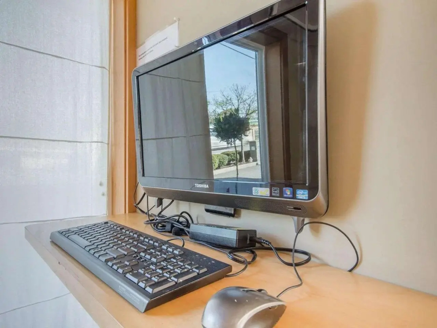 Econo Lodge Inn & Suites