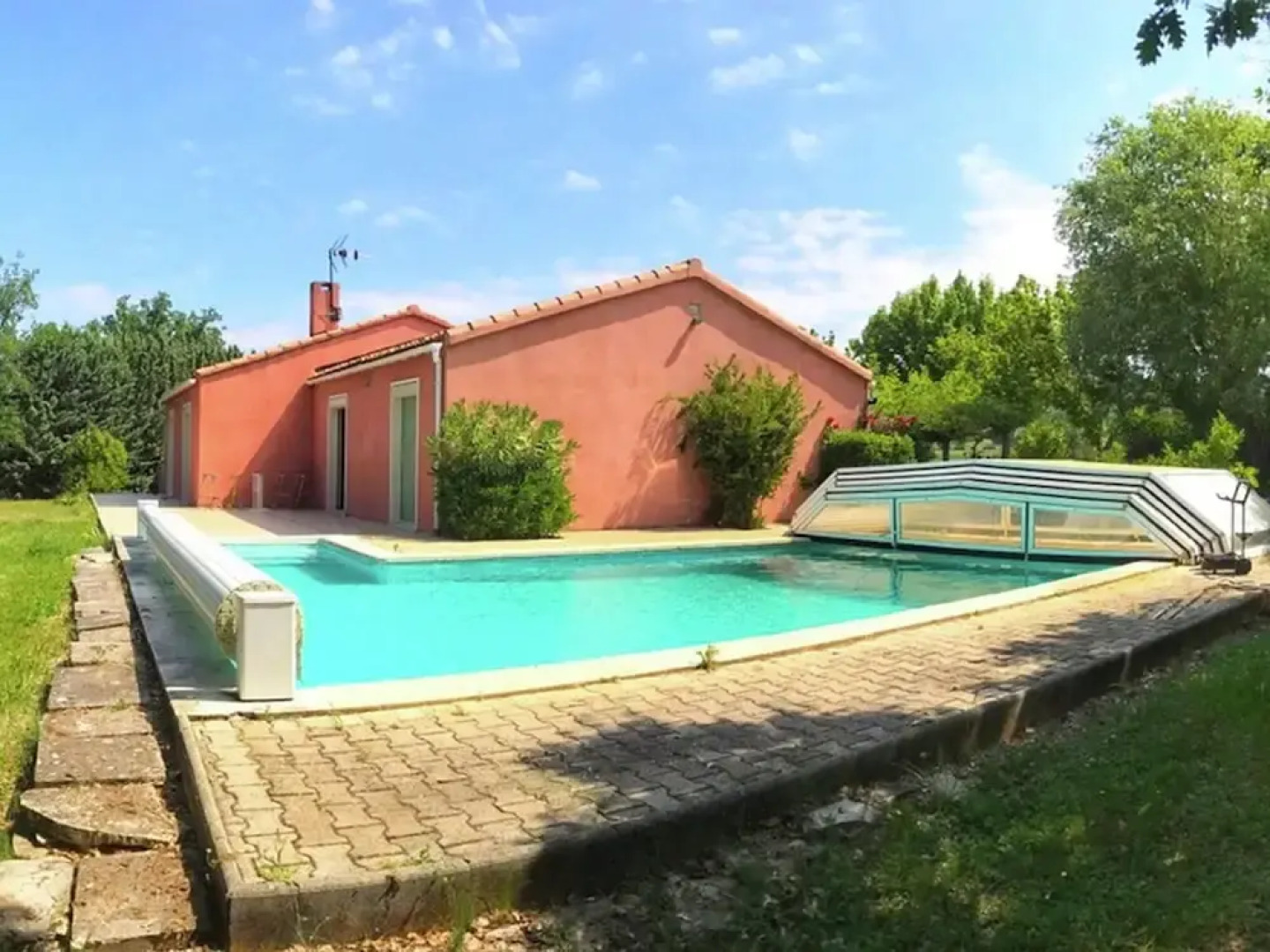 Lush Holiday Home in Cereste With Private Swimming Pool