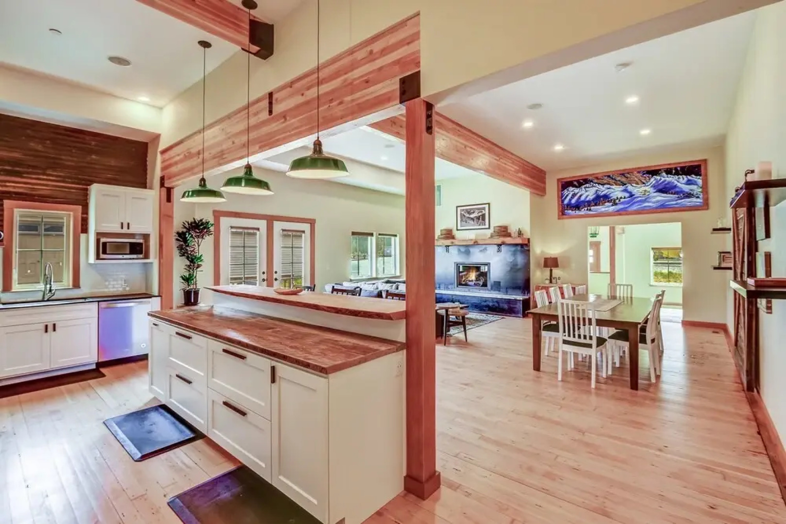 Onemish Lodge - Five Bedroom Home with Mountain View