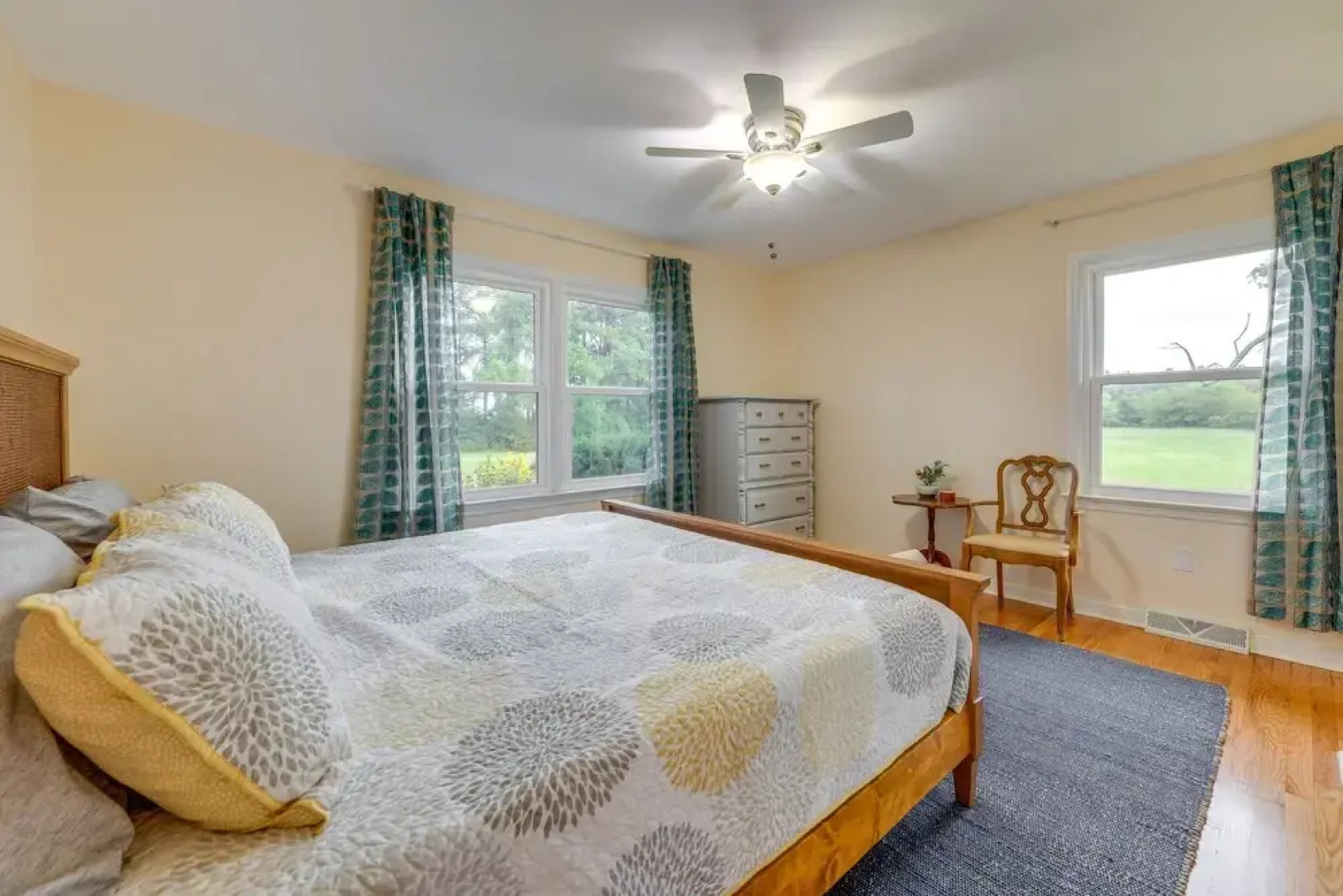 Riverfront Virginia Home - Dock, Fire Pit & Kayaks