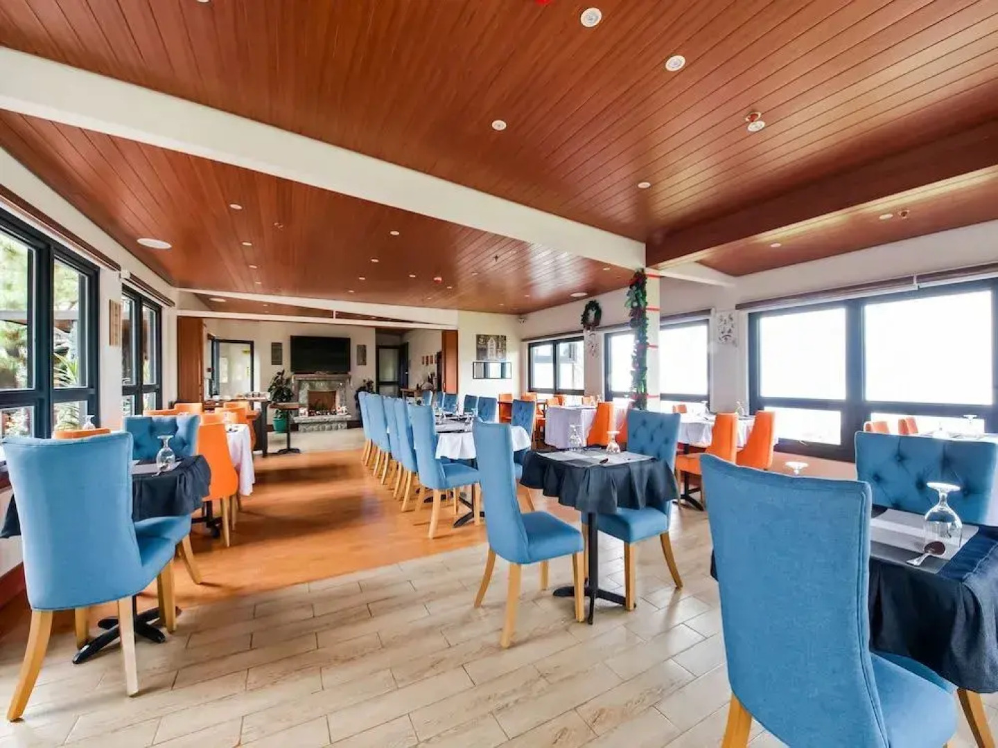 Vaccinated Staff - Capital O 492 Sunset View Ridge Residences