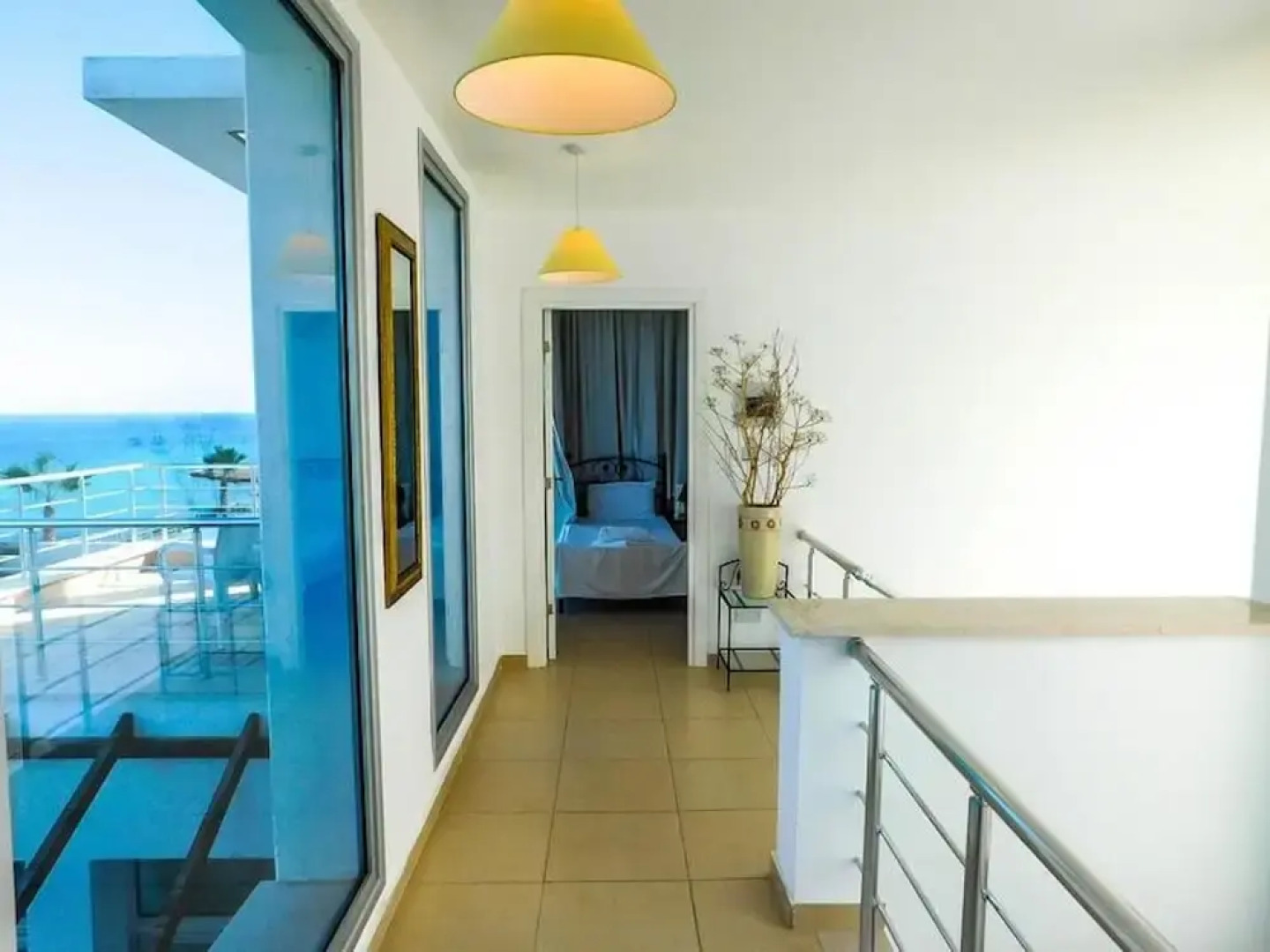 Sea Cliff villa, 4 beds, sleeps 2- 7, Free Wifi, Heated Pool option.