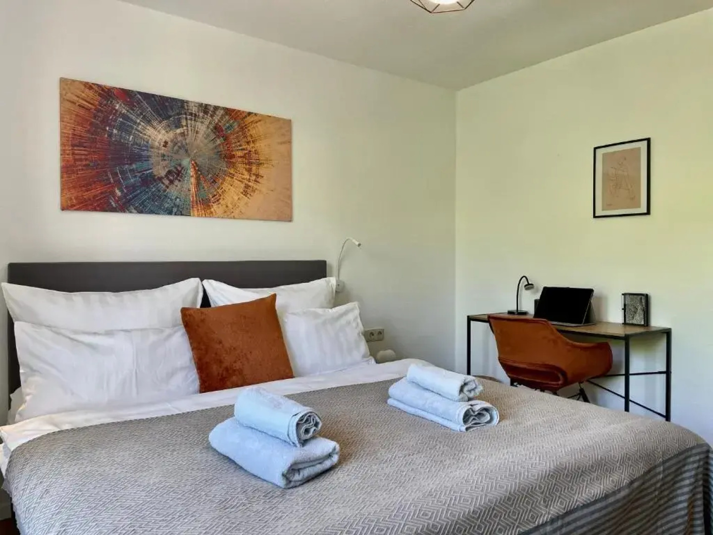 Holiday Business Apartment I 2,5 room I 60qm I Highspeed WLAN l near City and Fair I Automobil und Tech-Company