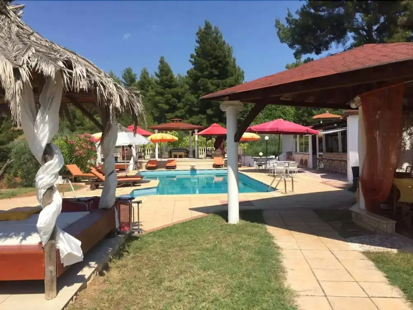 Villa Askamnia and Suites