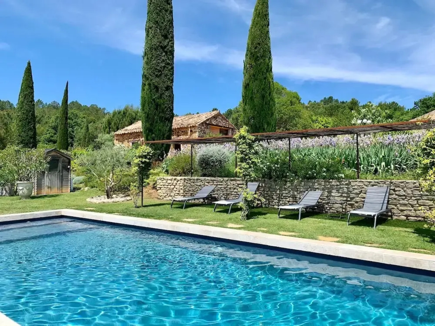 House With 3 Bedrooms in Roussillon, With Wonderful Mountain View, Shared Pool, Enclosed Garden