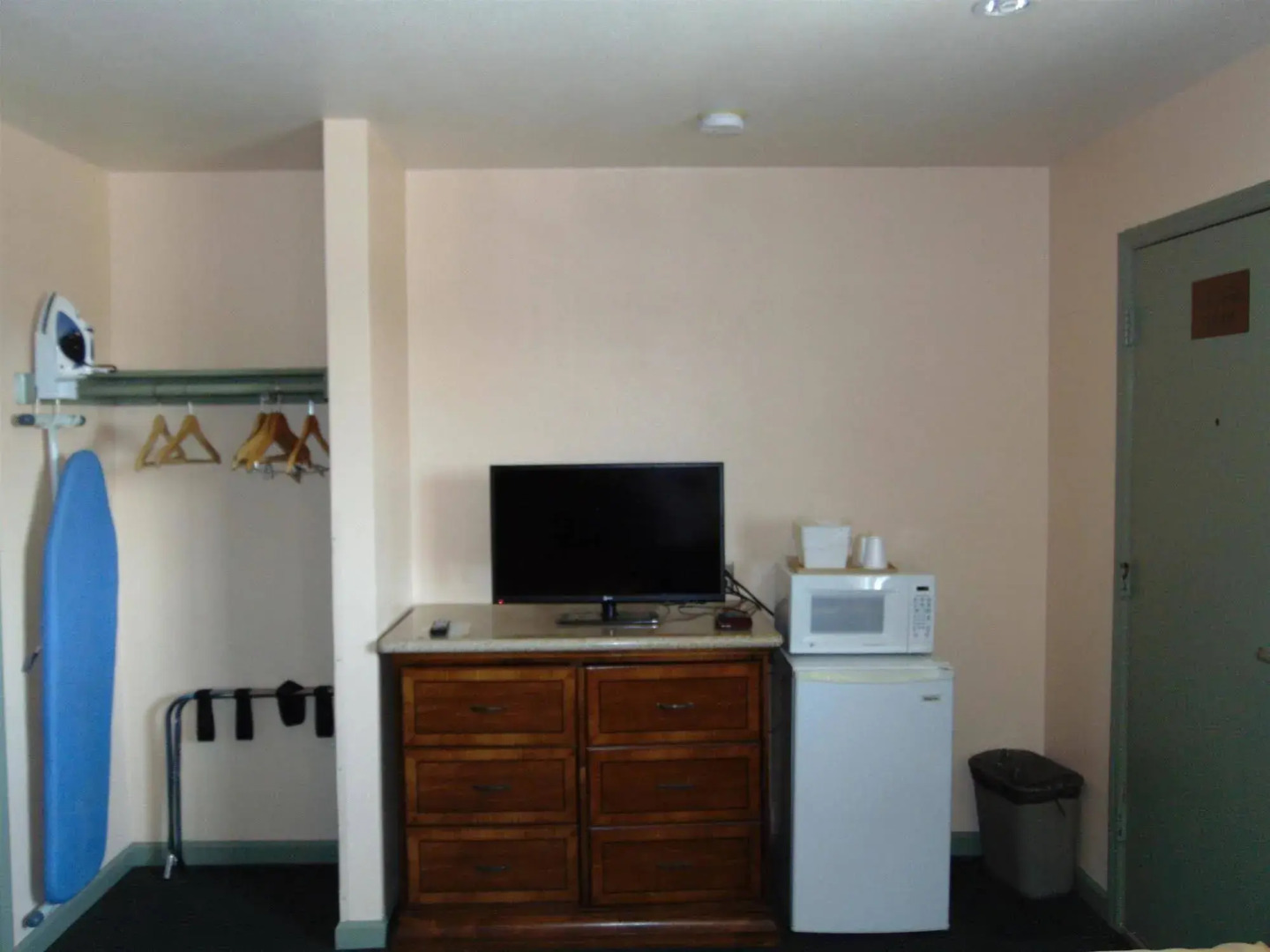 Corcoran Country Inn