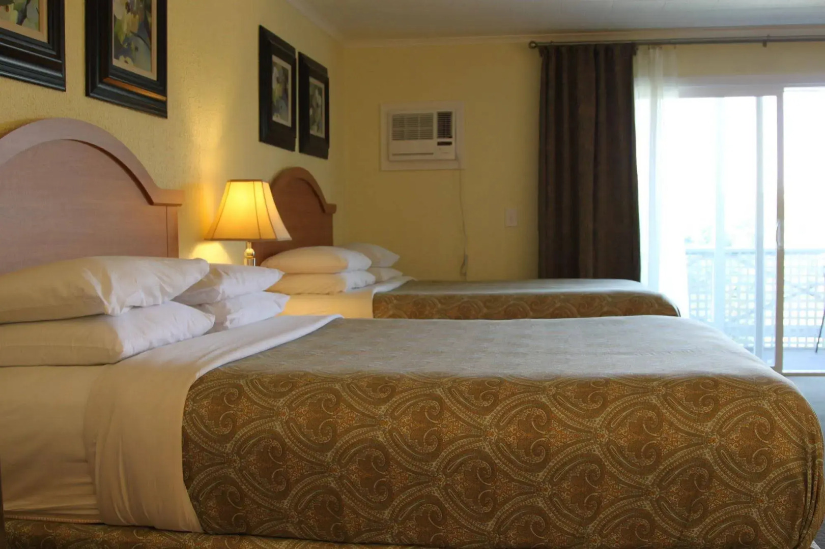 Beach Cove Waterfront Inn