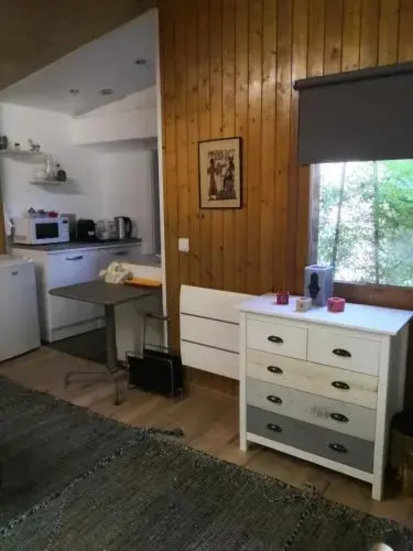 Studio with free parking. Nice terrace.