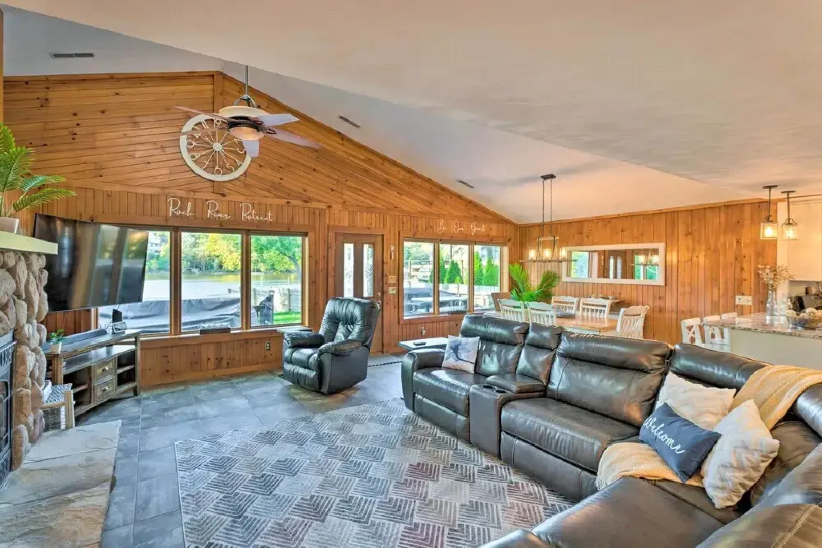 Boat Dock & Backyard: 'rock River Retreat'