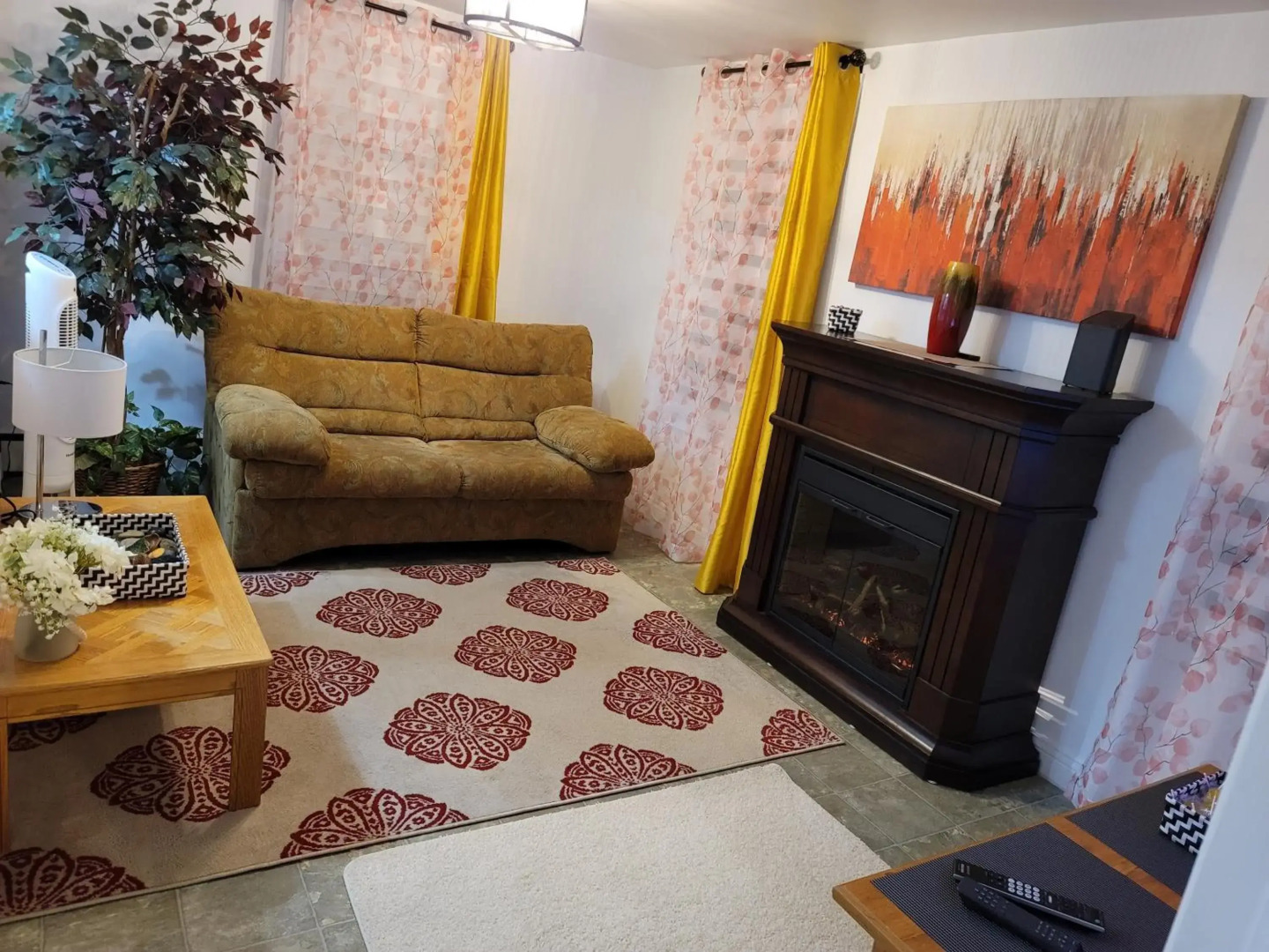 Vibrant apartment in the heart of the town