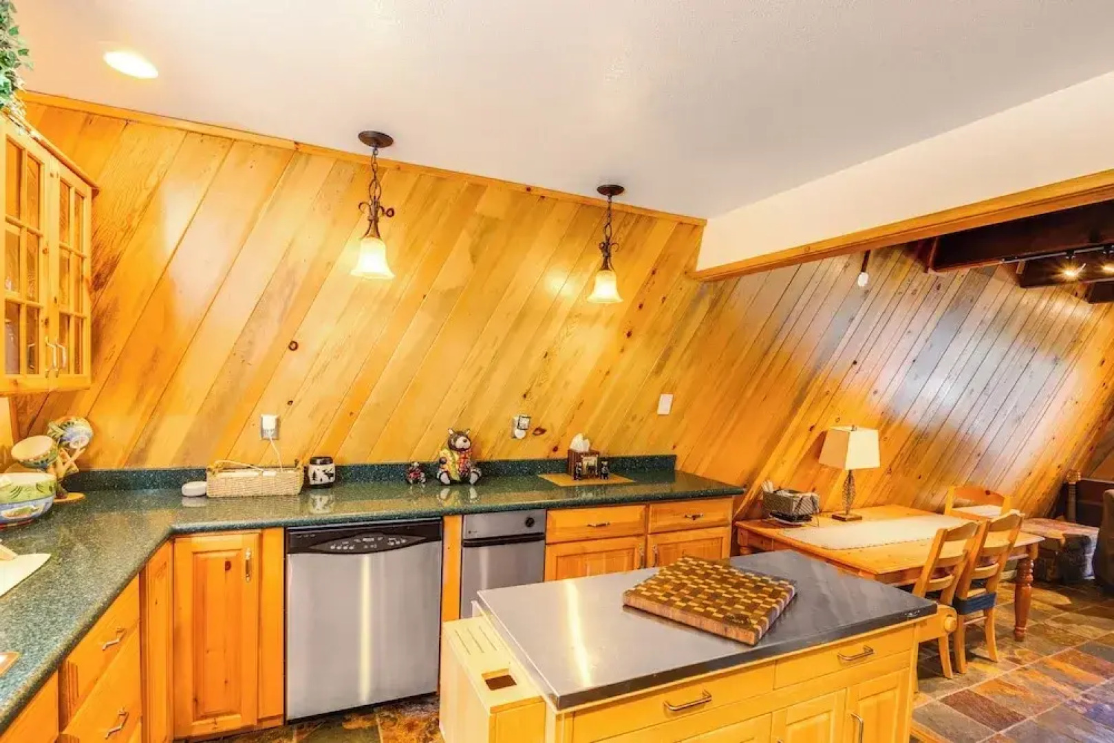 Woodsy Lake Almanor Cabin w/ Community Perks!