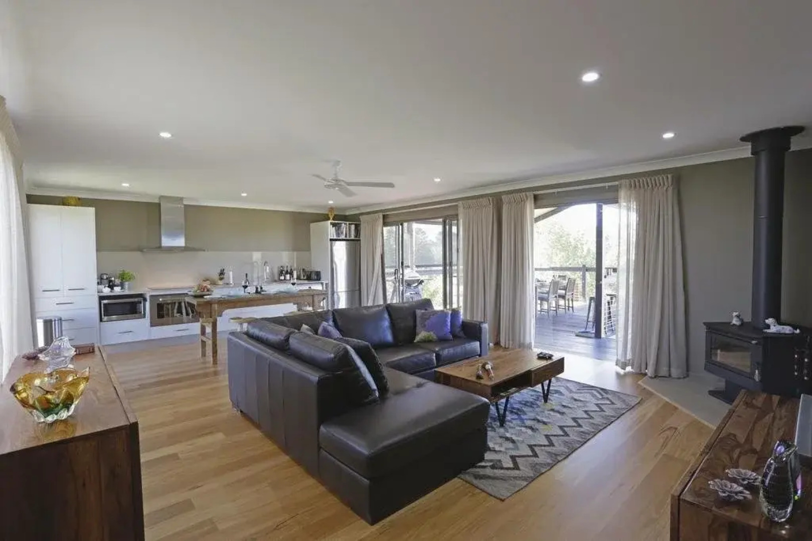 Lilies on Lovedale Estate - Heated Pool and Spa