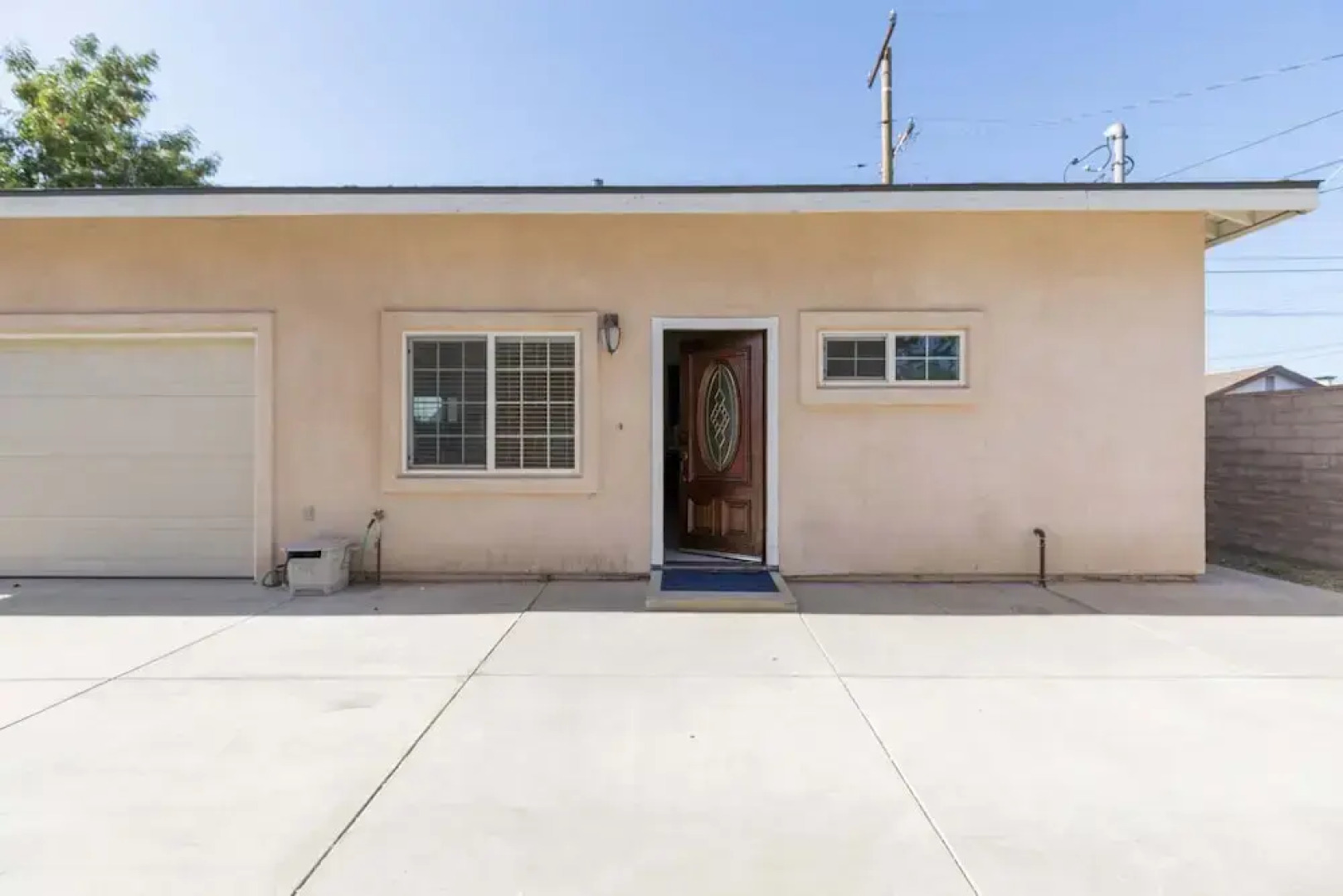 Elegant Retreat Modern Comforts, Prime Location