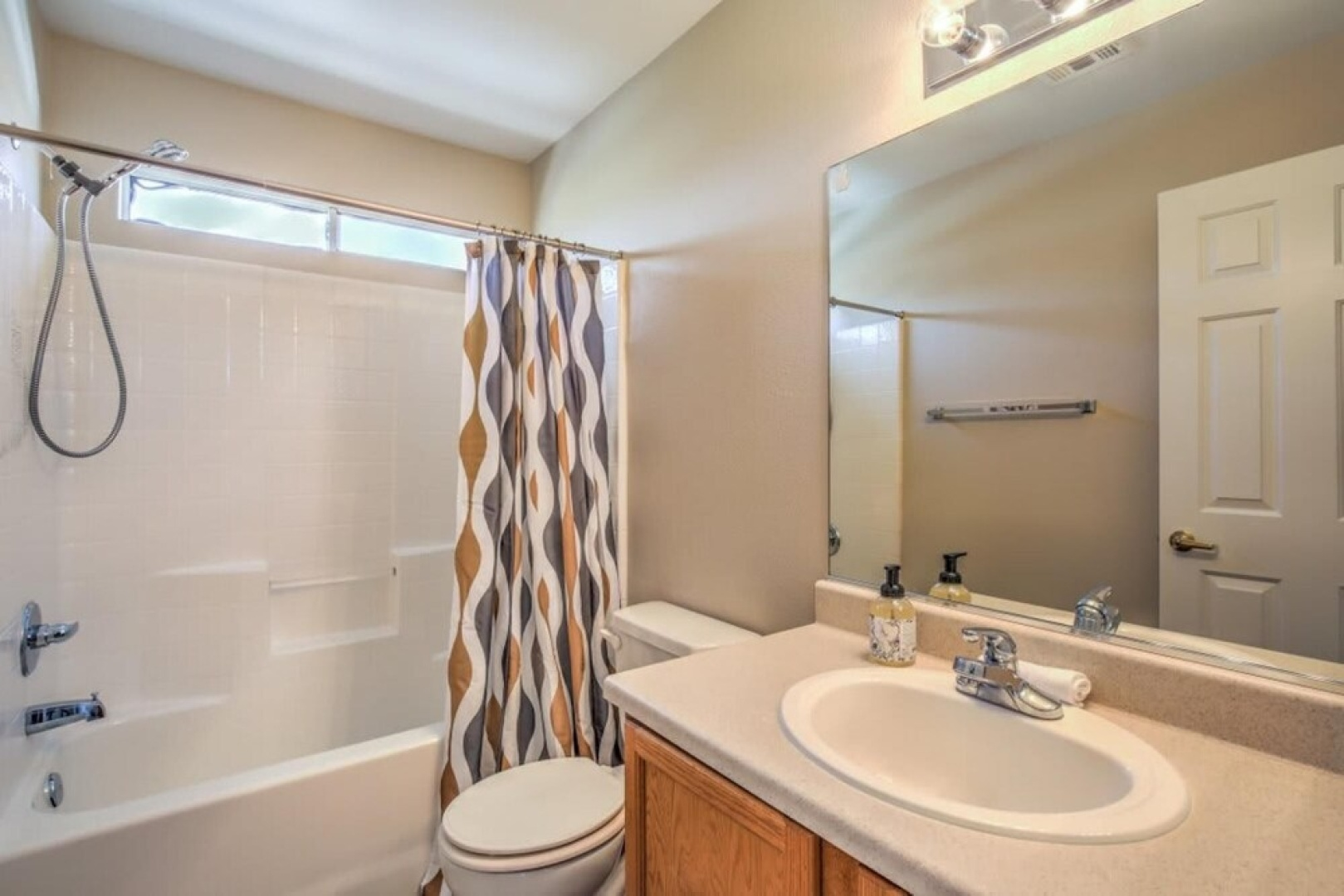 Extended Corporate Beautiful 2 Bedroom Condo With Community Pool Park