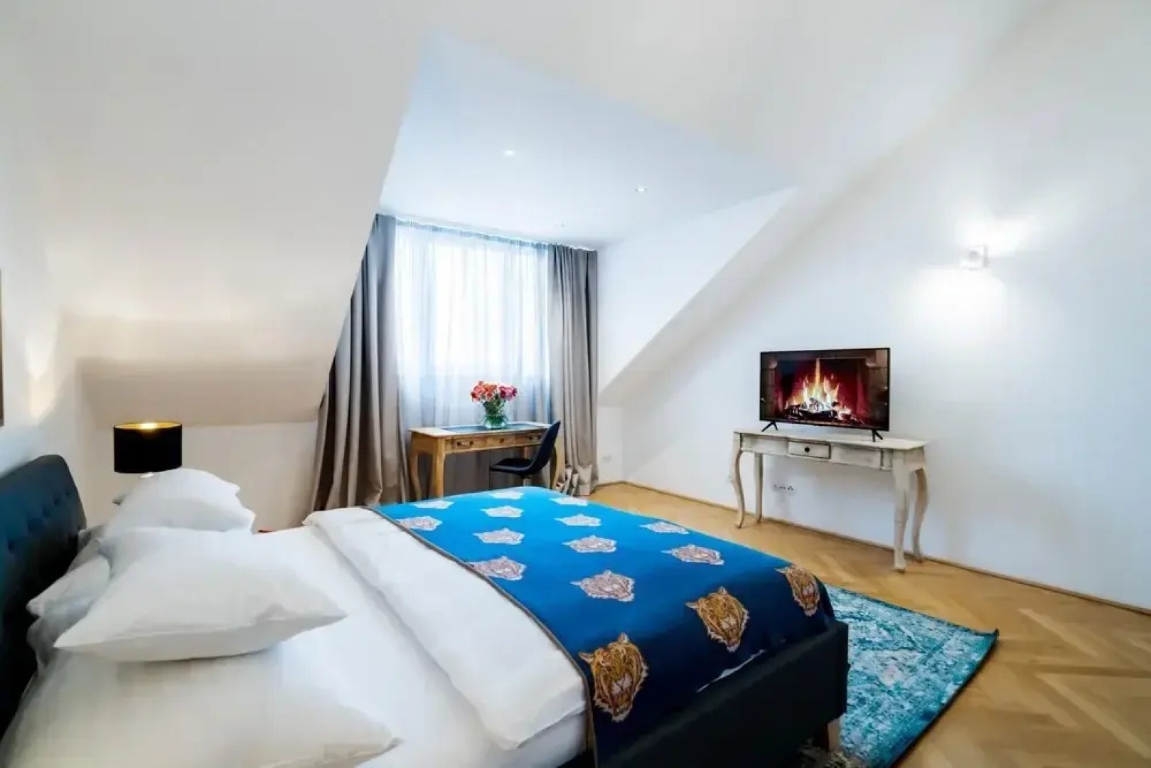 Top Floor Apartment With Terrace King Bed Air Conditioning in Krems City