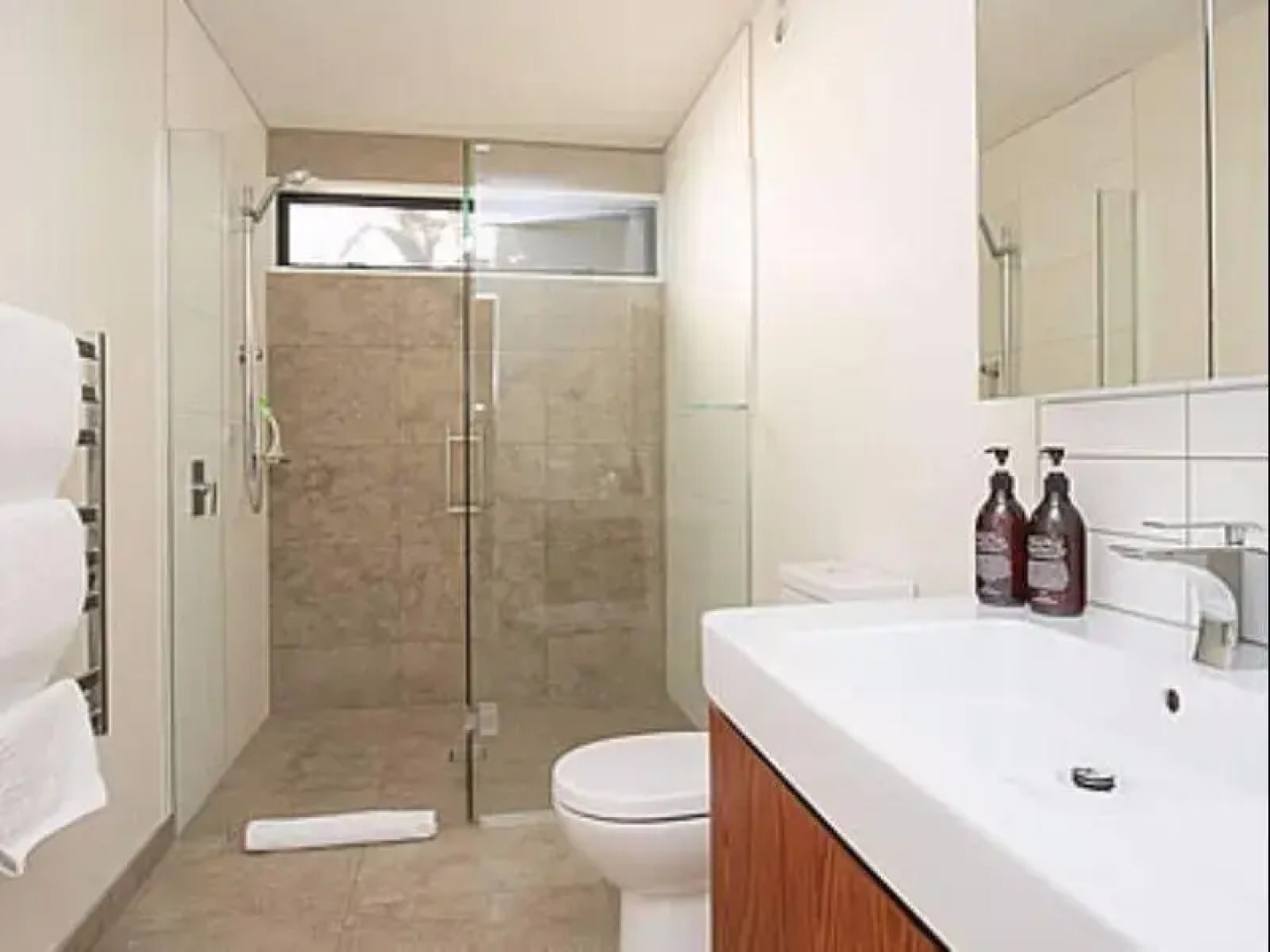 Clutha Place - Sleeps 8 - Lake Views - Balcony