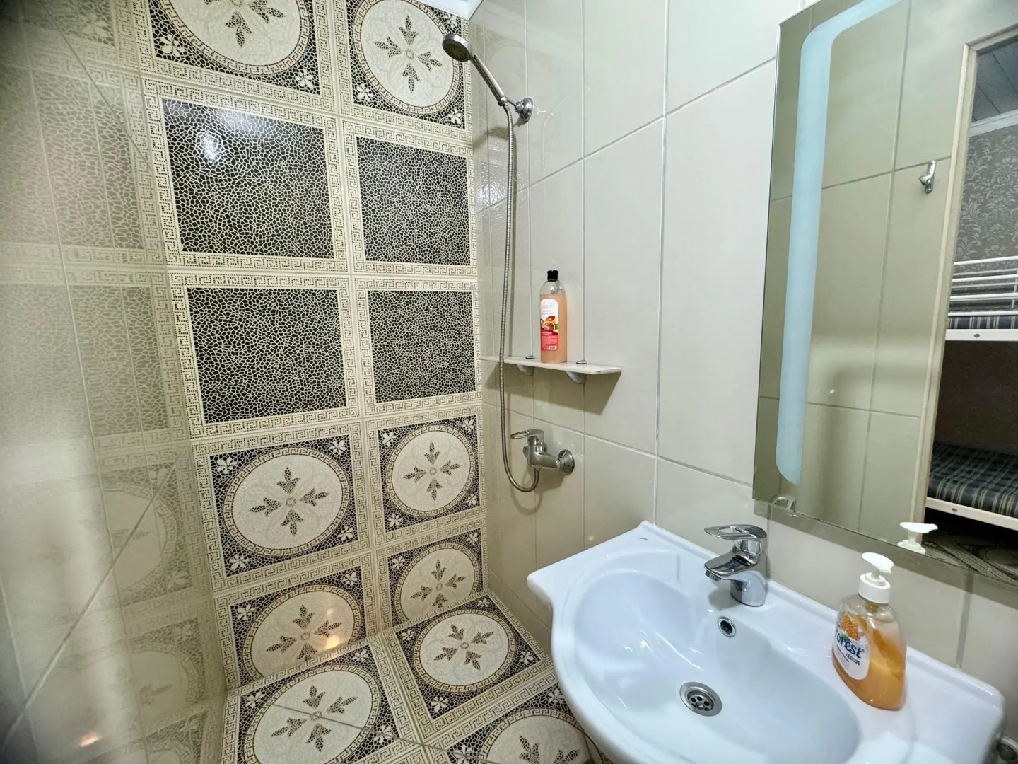 Хостел Тизори