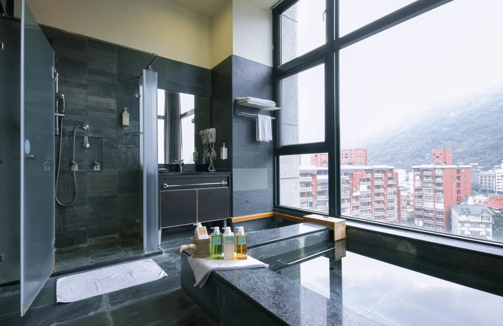 Muen Hot Spring Hotel