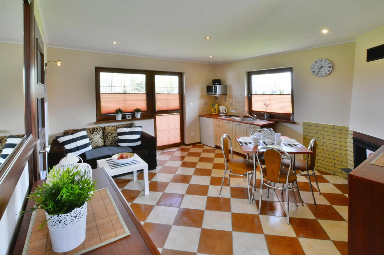 Holiday Homes, Gleznowko