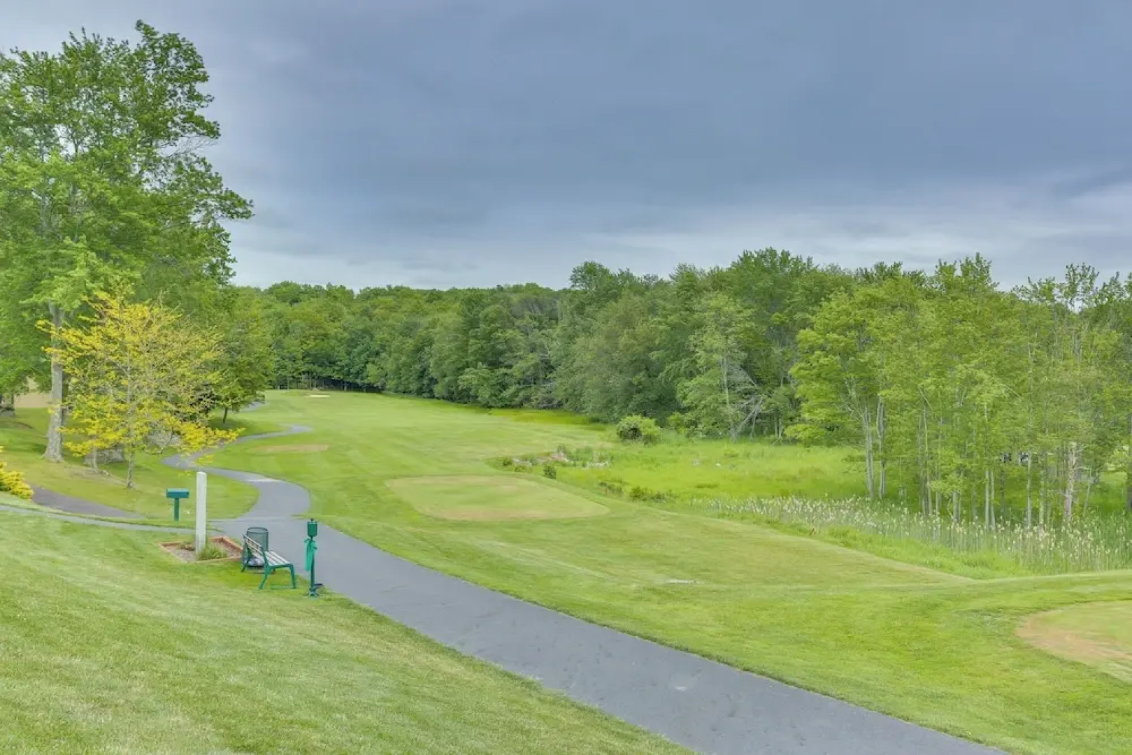Screened Porch & Grill: Lake Ariel Vacation Rental