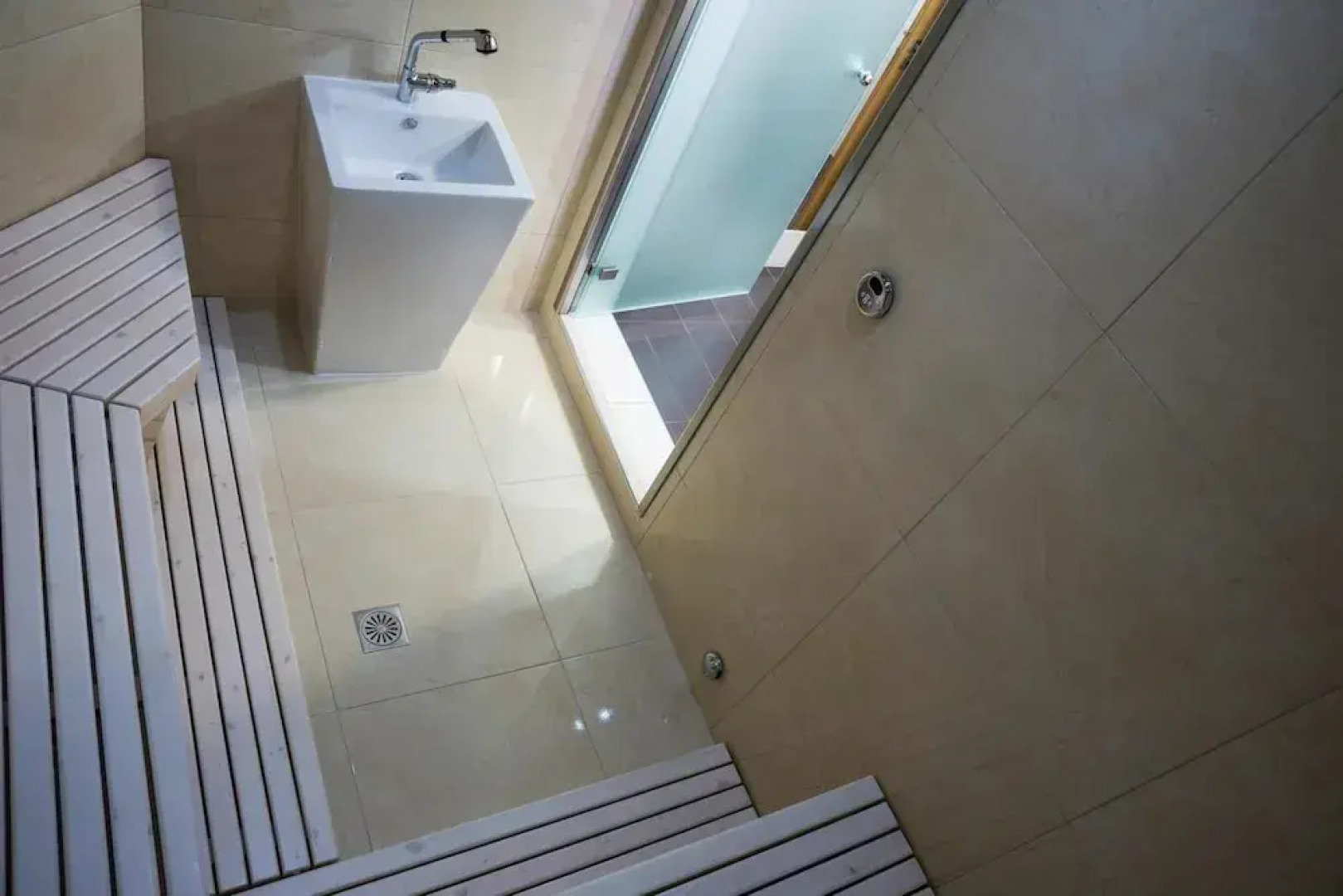 Luxurious Modern Mansion With Private Pool and Sauna 200m From Beach