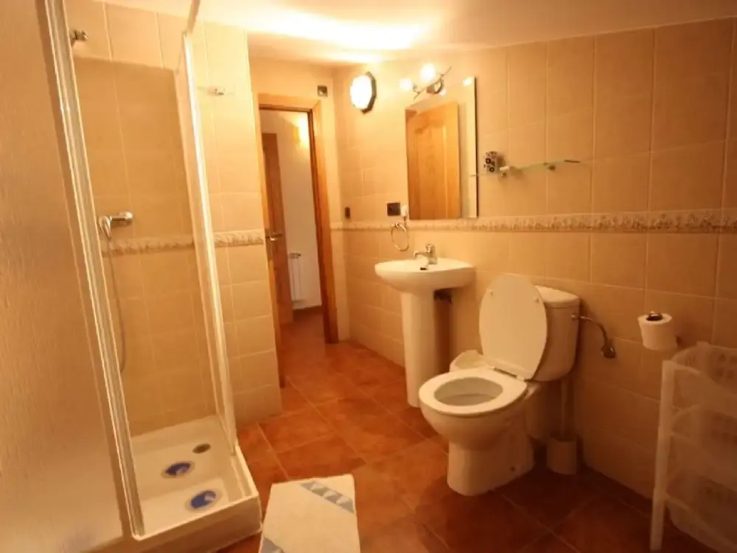 House - 5 Bedrooms - 107654