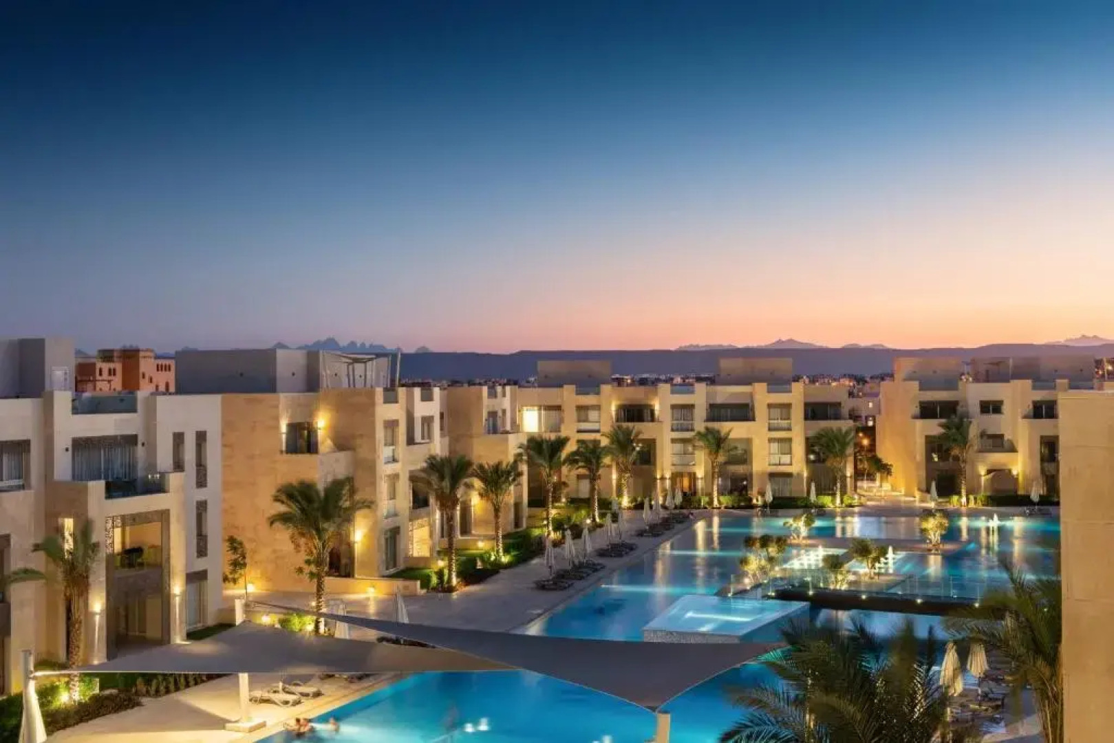 Jazzy 1BDR w Outdoor Pool View Terrace Free Pool & Beach Access