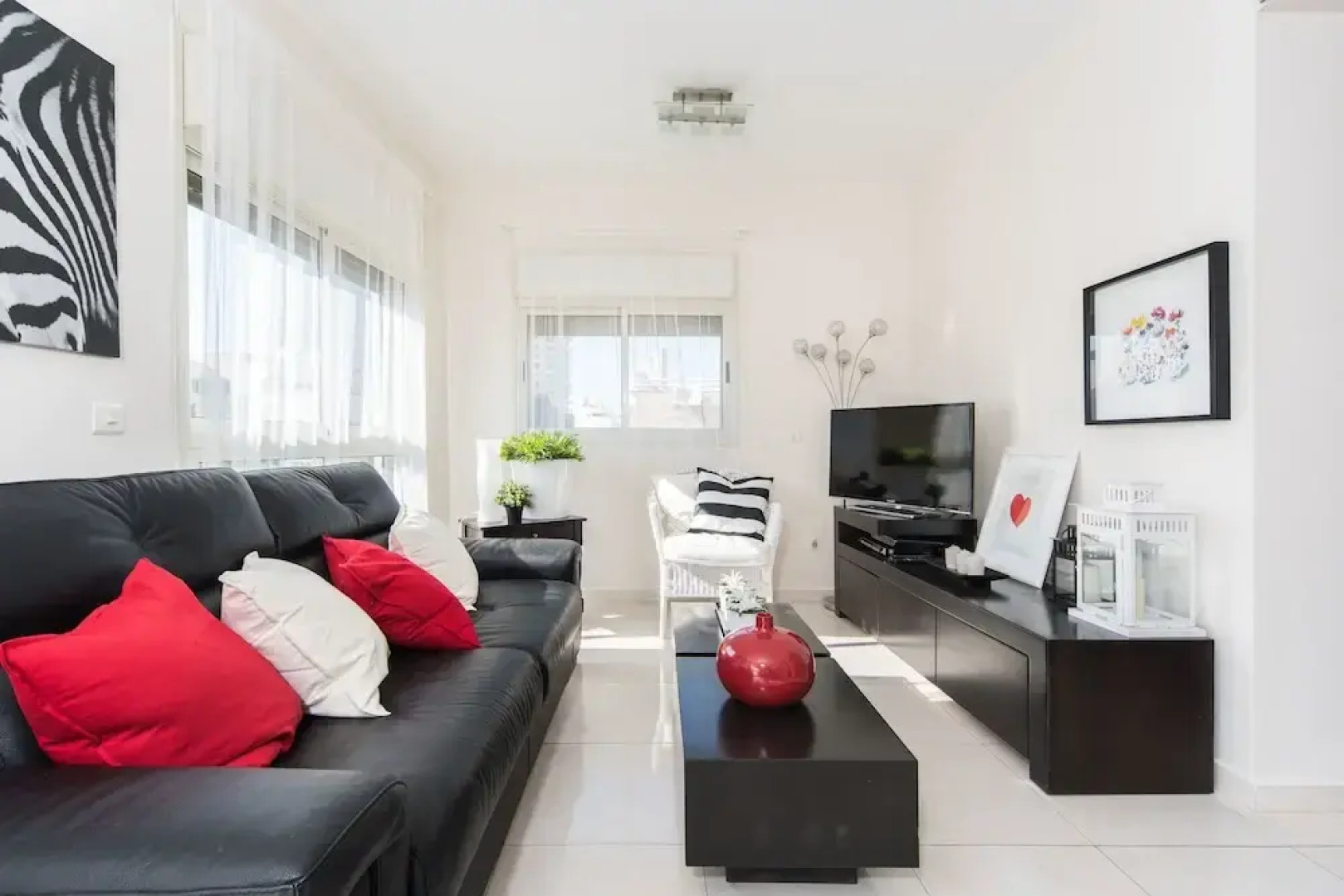 Spacious Duplex with Terrace 3-min From the Beach