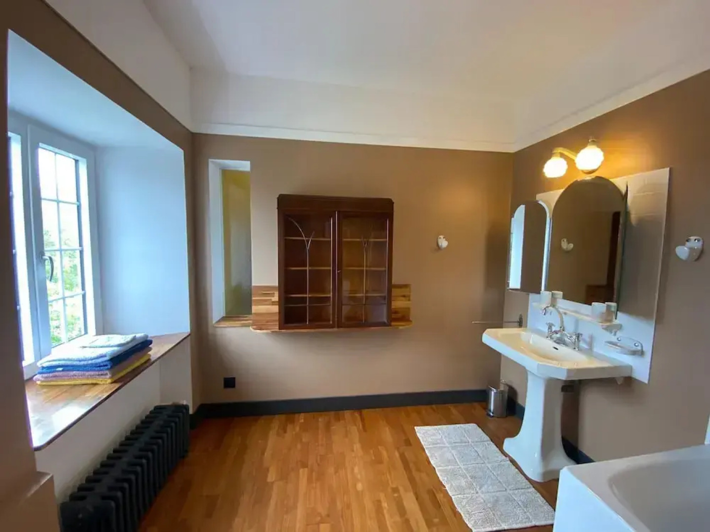 Comfortable Apartment in the Elegant Manor House