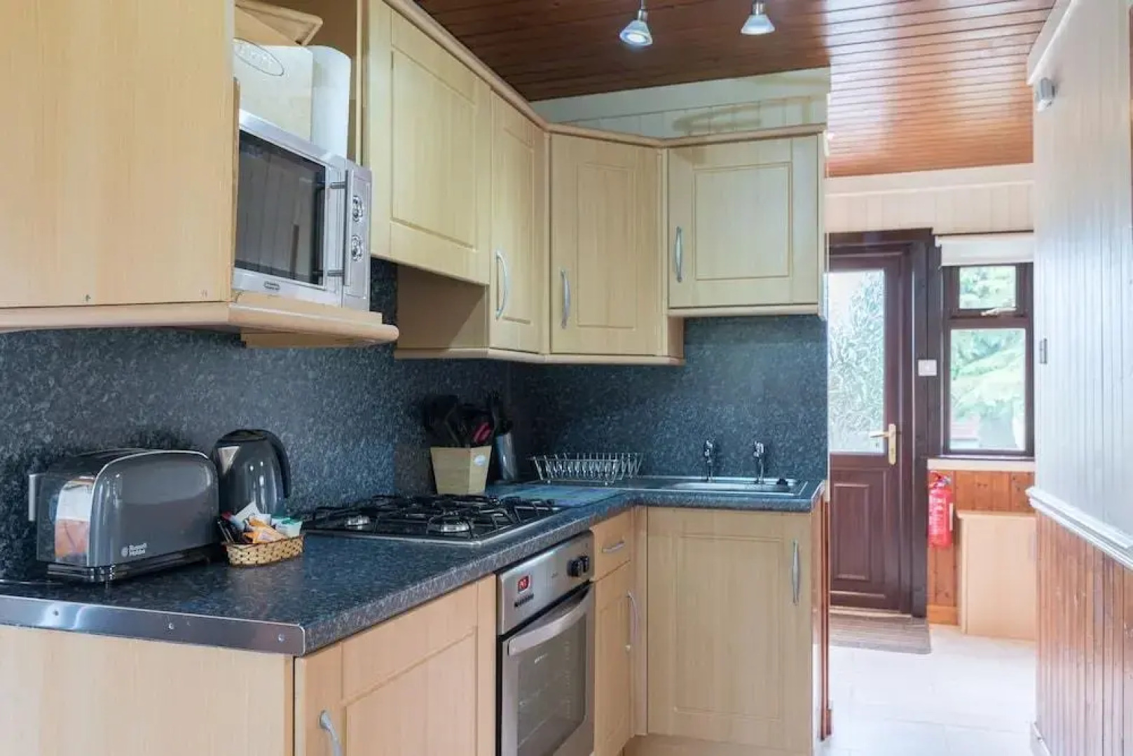 Conifer Lodge 8 With Hot Tub, Newton Stewart