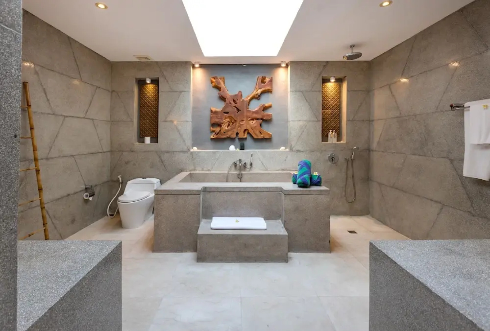 Wonderful Oceanfront 3 Br Villa in Seminyak