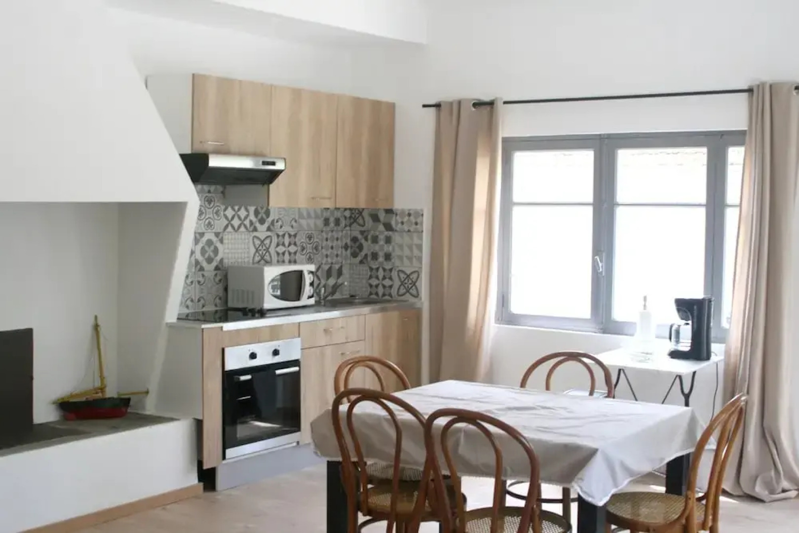 House With one Bedroom in Saint-gilles, With Shared Pool, Furnished Garden and Wifi