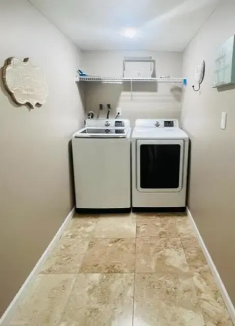 Pool, Hot tub, Close to Beaches, Shopping, More!