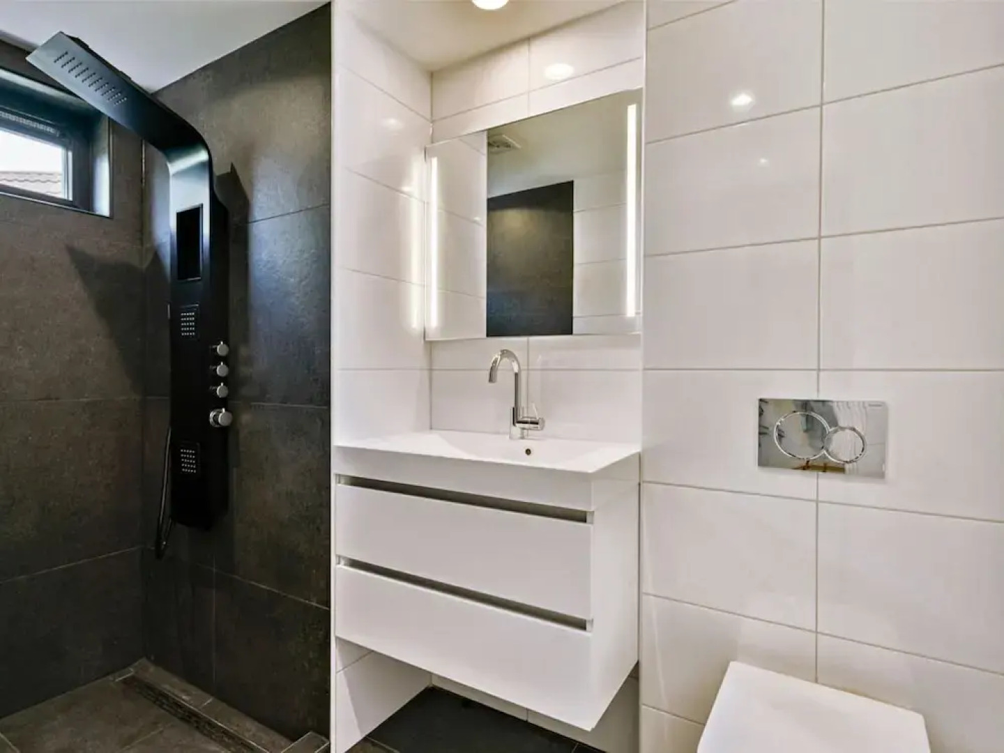 Stylish Holiday Home in Ouddorp near Beach