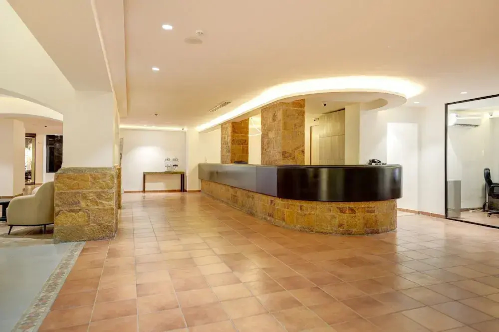 Days Inn Hotel & Suites Aqaba