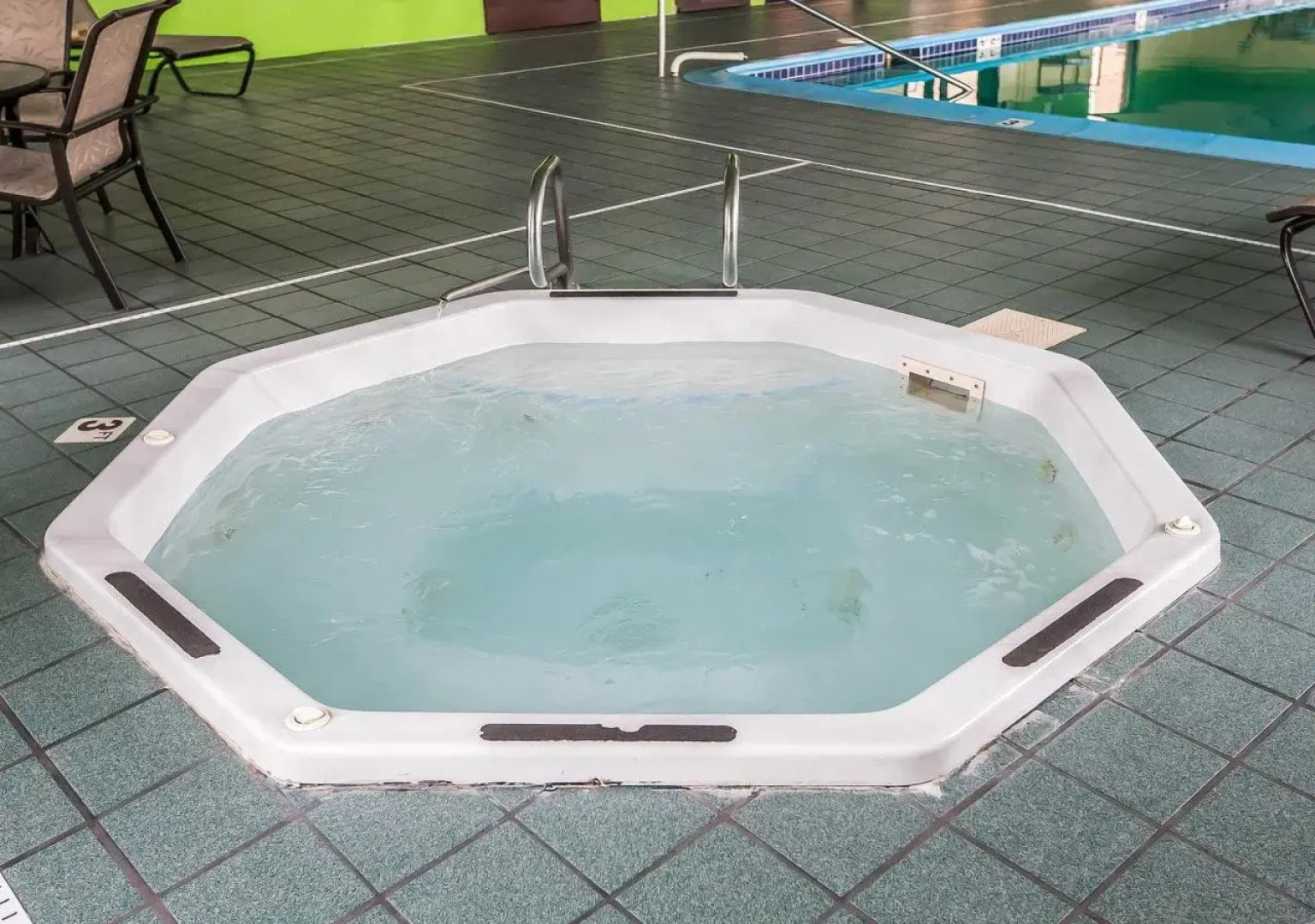 Econo Lodge Inn & Suites Monroe