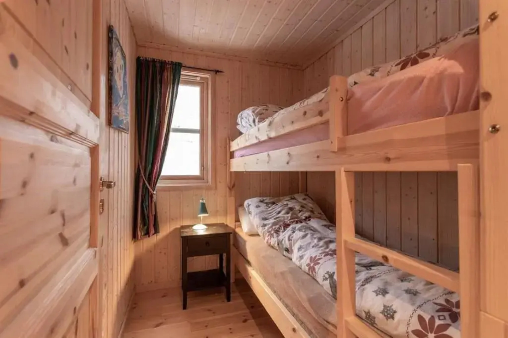 Cabin in Hodlekve with 5 bedrooms & hot tub.