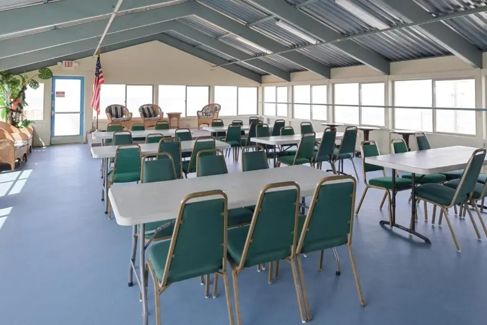 Edgewater Inn And Suites