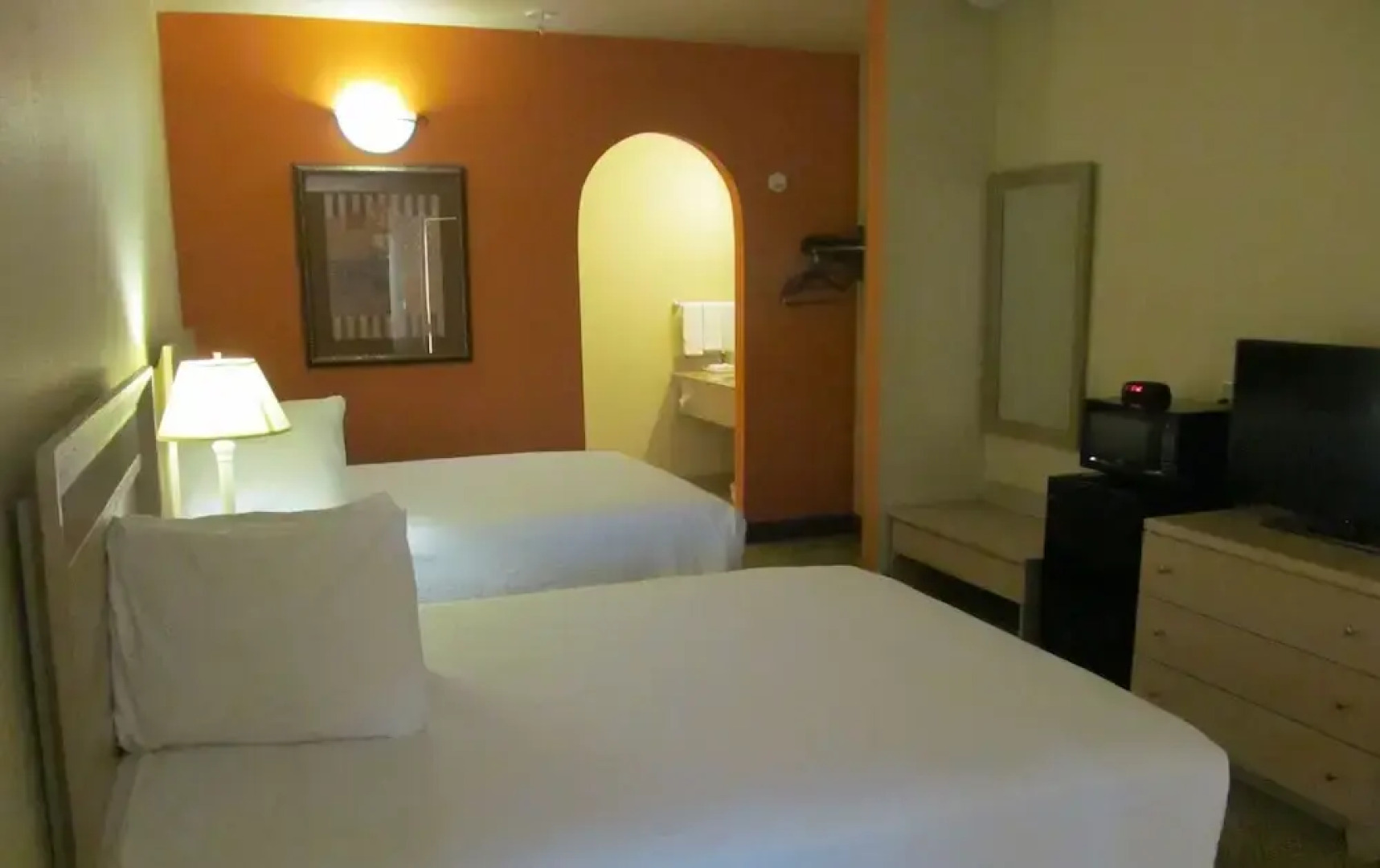 Sunbridge Inn & Suites