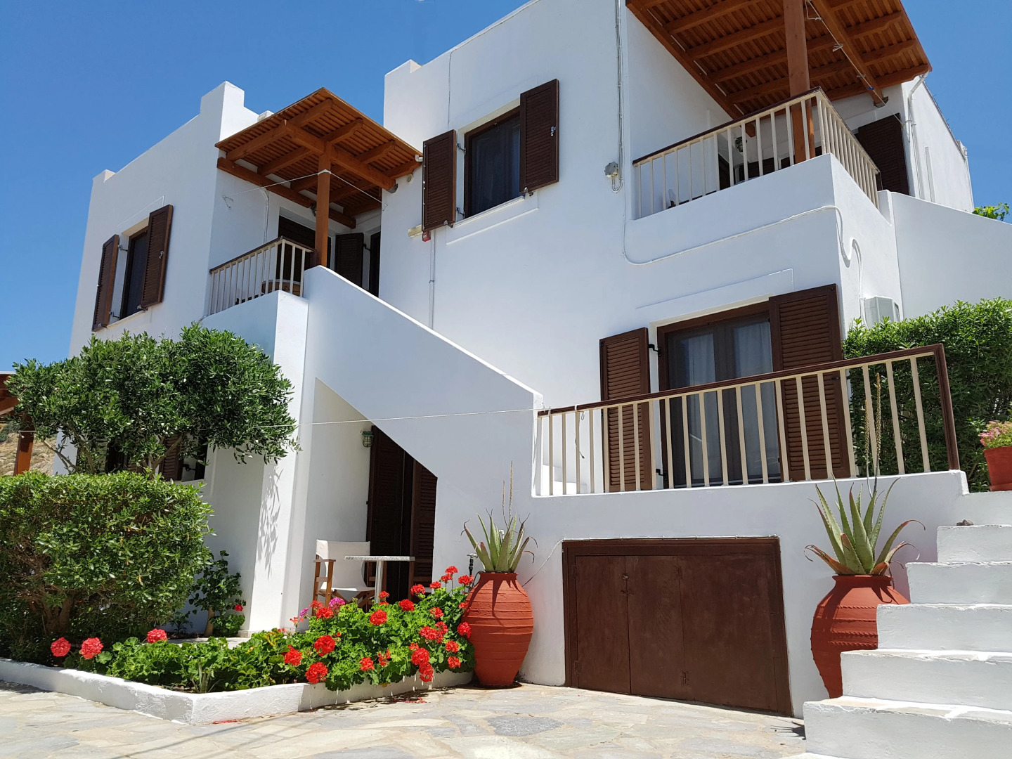 Petros Studios & Suites