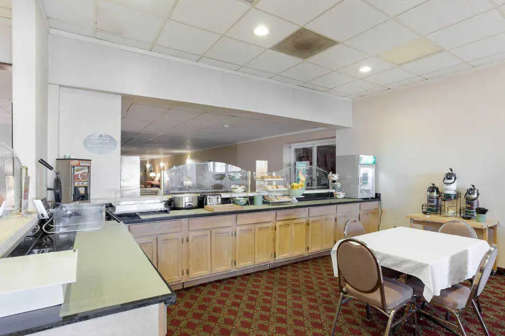 Econo Lodge Inn & Suites