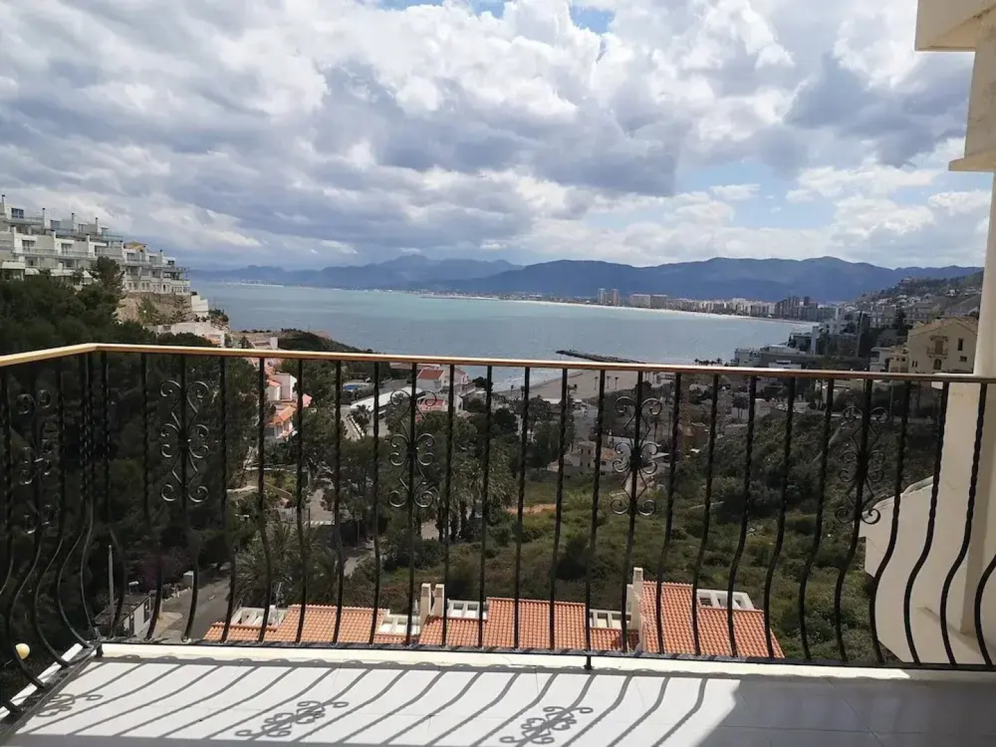 Apartment With Panoramic Frontal Sea Views