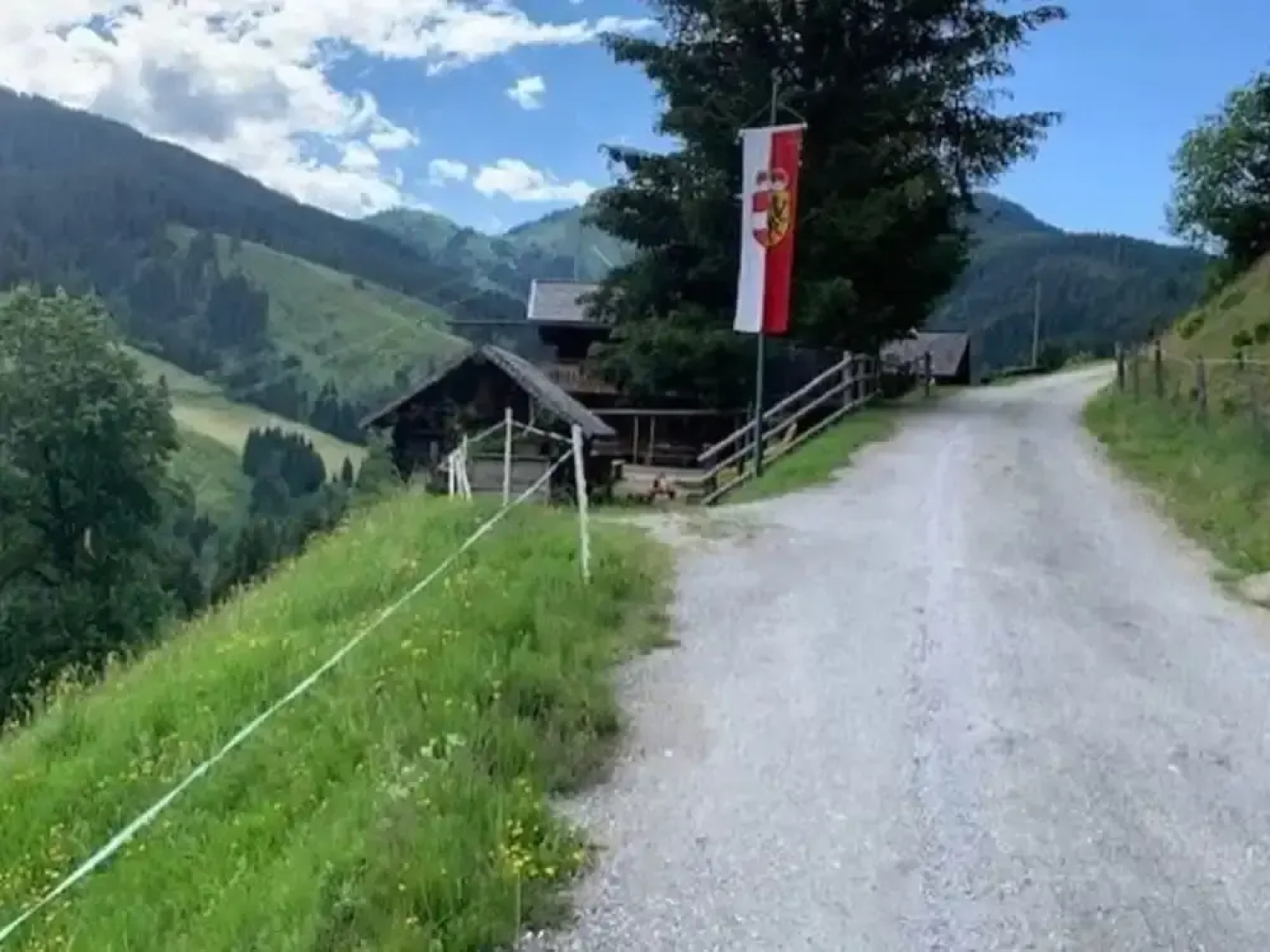 Quaint Mansion Near ski bus in Goldegg