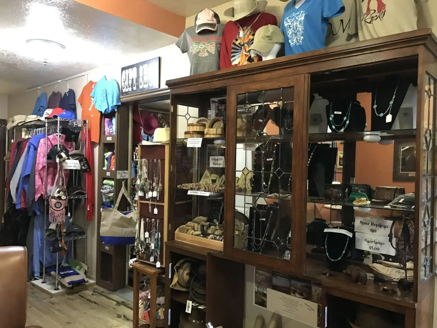 Broken Spur Inn & Steakhouse