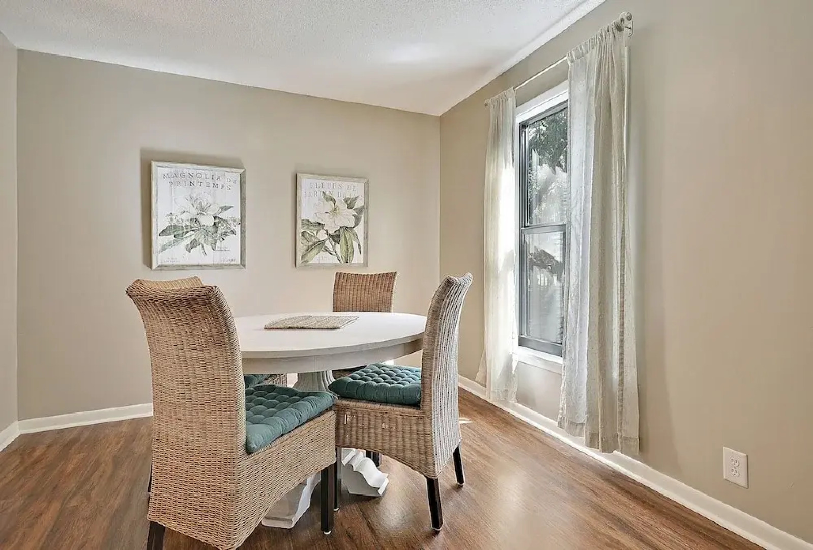 Coastal Chic Villa 2 Bedrooms 2 Bathrooms Villa