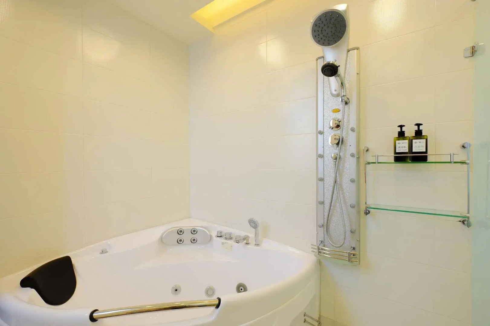 Kuan Pin Four Season Villa