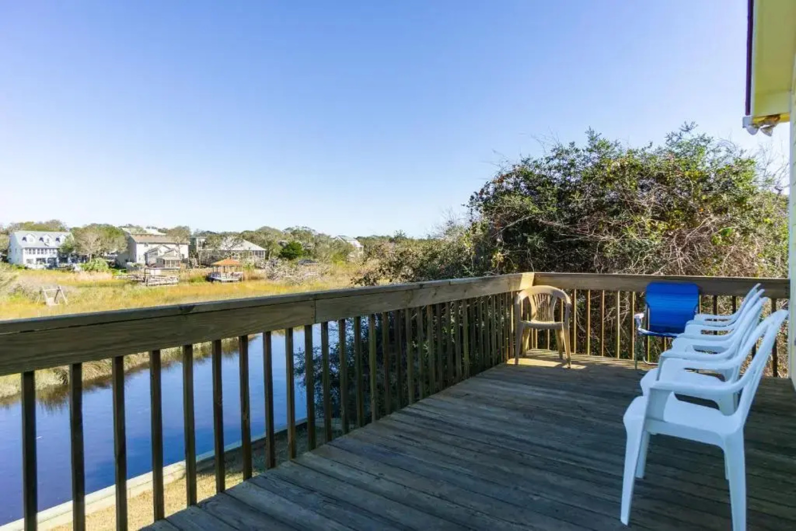 See Otter by Oak Island Accommodations