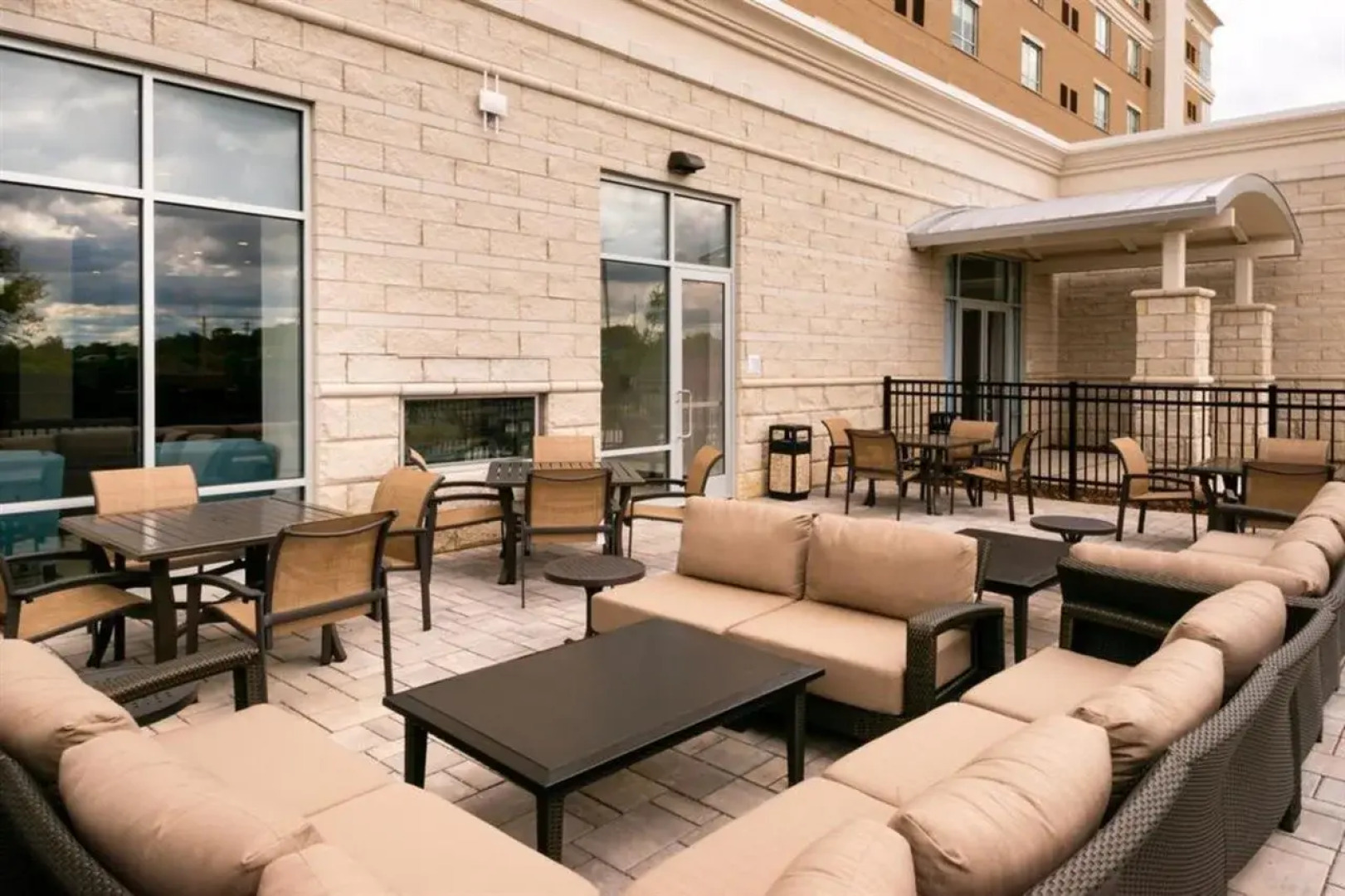 Holiday Inn Hotel & Suites Farmington Hills - Detroit NW by IHG