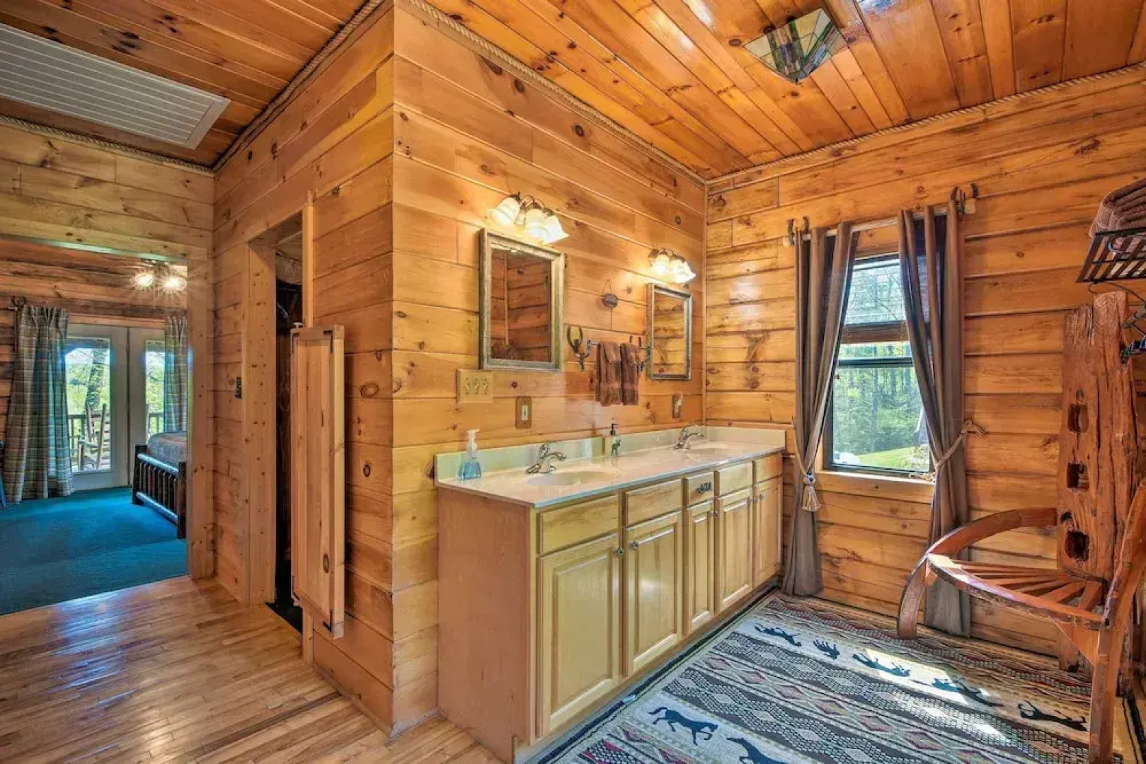 Cozy Trenton Cabin w/ Spa ~ 15 Mi to Lookout Mtn!